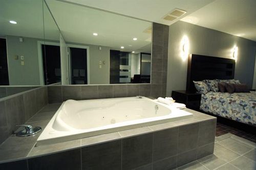 Le Fabreville Motel & Suites Laval Ngoại thất bức ảnh