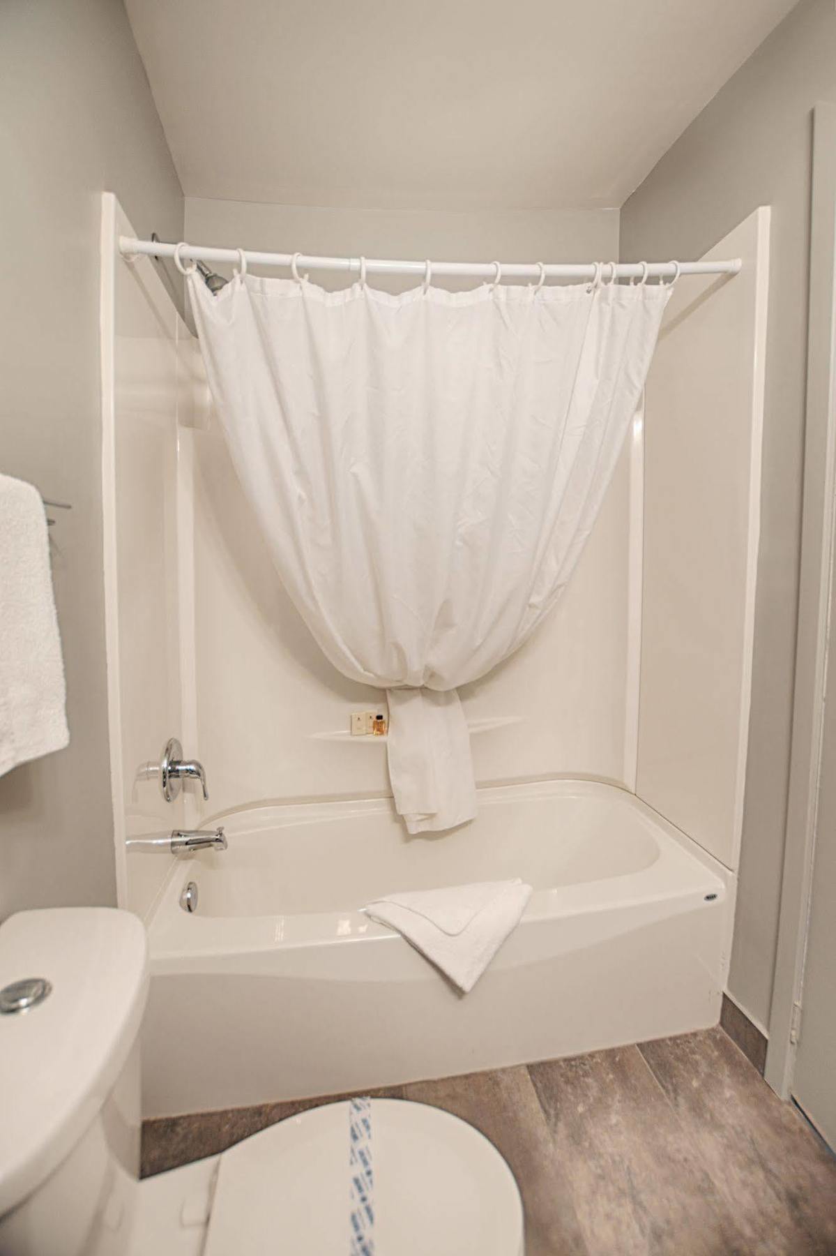 Le Fabreville Motel & Suites Laval Ngoại thất bức ảnh